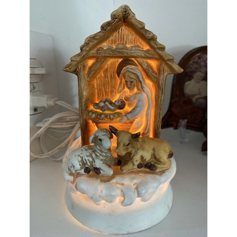 Lighted Porcelain Ceramic Nativity Scene Mary And Baby Jesus w Animals Vintage